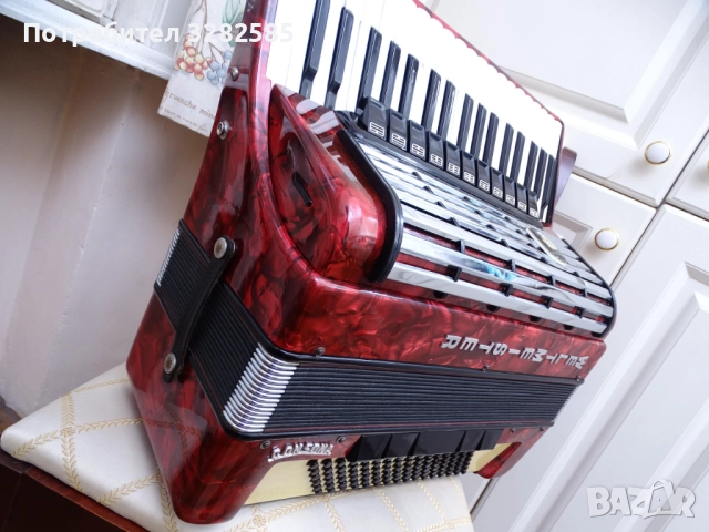 Акордеон Велтмайстер Консона 96 баса, снимка 4 - Акордеони - 52065884
