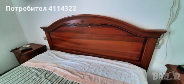 Продавам спалня с две нощни шкафчета от масивно дърво, снимка 2 - Спални и легла - 46409690