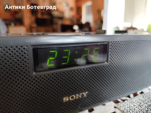 радио часовник SONY, снимка 1 - Радиокасетофони, транзистори - 47074343