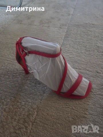 Обувки Guess, снимка 2 - Дамски обувки на ток - 50839492