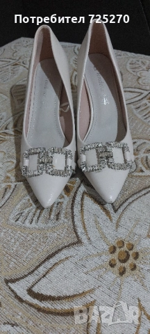 Продавам елегантни обувки, снимка 3 - Дамски обувки на ток - 51706348