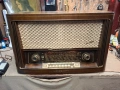 Продава се старинно дървено радио . , снимка 1