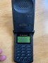 Motorola StarTAC от 1996 г., който тук е брандиран за автомобили Jagua, снимка 2