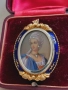 Уникално красив златен медальон злато 750 с емайл поставени три брилянта и два рубина, снимка 2