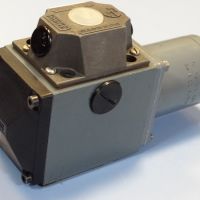 Хидравличен разпределител Rexroth 4 WE 10 D10/LG24ND directional control valve 24VDC, снимка 3 - Резервни части за машини - 45239558