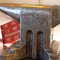 Стара Немска наковалня JEB 65кг., снимка 16 - Антикварни и старинни предмети - 45108363