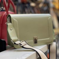 Модерна и стилна дамска чанта в нежни лачени цветове, снимка 8 - Чанти - 45664516