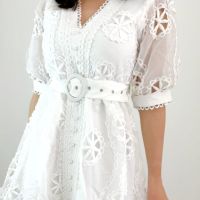 Красива елегантна рокля в нежно-бяло, бродерия, снимка 2 - Рокли - 45527935