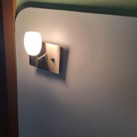 Стенна нощна лампа с ключе, снимка 2 - Лампи за стена - 45891930