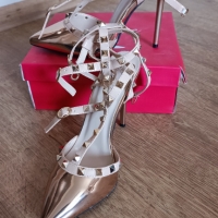 Елегантни обувки на ток в златисто, снимка 4 - Дамски обувки на ток - 44954100