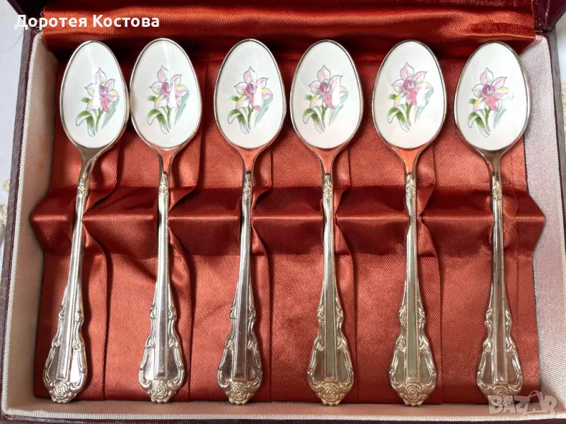 Красиви посребрени лъжички в кутия, закупени от Англия, с цветя, снимка 1