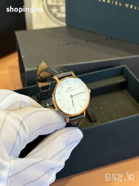 Дамски часовник Daniel Wellington с кожена каишка, снимка 1