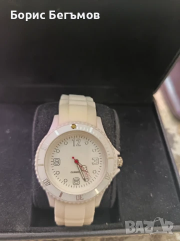 Дамски часовник , снимка 2 - Дамски - 51082502