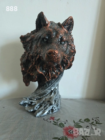 статуетка вълк