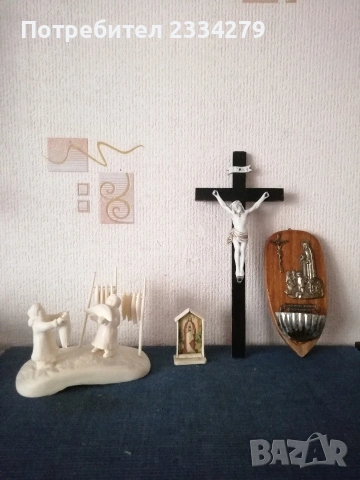 стари антични фигурални статуйки резба от кост. 