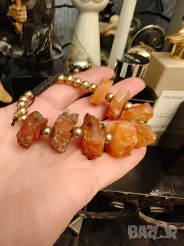 Прекрасна италианска гривна с Хесонит кожа и позлата