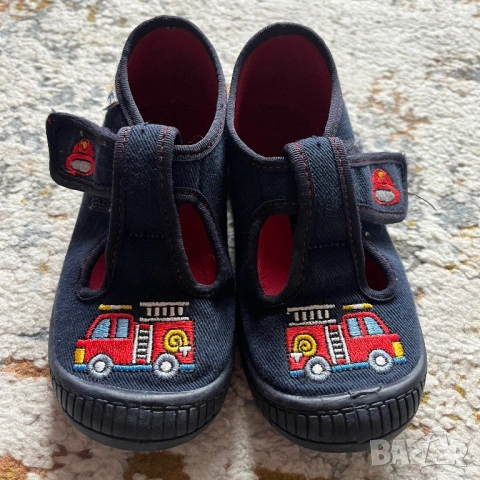 Пантофи и сандали, снимка 3 - Детски пантофи - 54087599