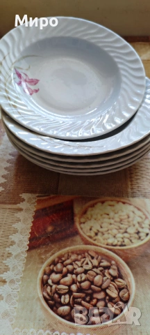 Български порцеланов сервиз от 24 части, снимка 3 - Антикварни и старинни предмети - 53839267