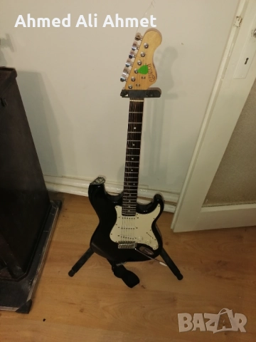 Продавам нова китара Елевейшън с кубе и калъф