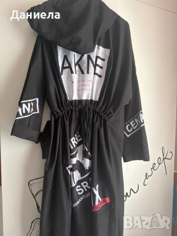 Дамски шлифер с удължен гръб 