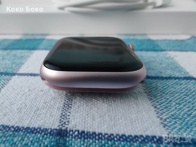 Изключително запазен Apple Watch Series 9 45мм Pink GPS с 95% батерия, снимка 5 - Смарт гривни - 52416677