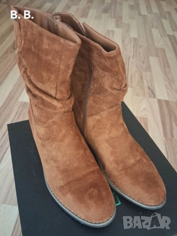 Дамски велурени боти