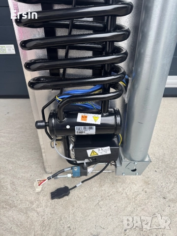 Хладилник Thetford N4142E+ (SLiM) Работи на : 12/220/газ (Свален от чисто нов Кемпер) , снимка 8 - Хладилни чанти - 45419003