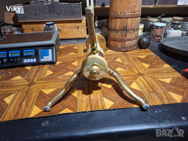 Стара месингова поставка с три крака, снимка 8 - Антикварни и старинни предмети - 51583132