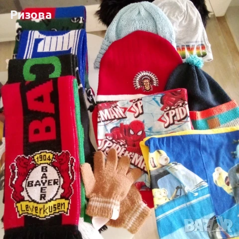 Подарявам шалове и шапки ,шест броя 