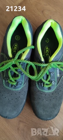 Работни обувки с метална пластина 