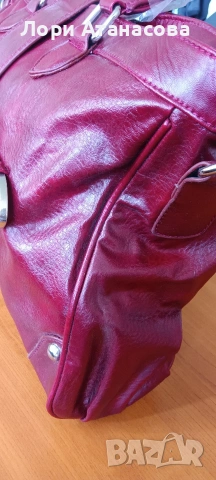 Модерна дамска чанта, изработена от висококачествена еко кожа в цвят бордо., снимка 3 - Чанти - 54015402