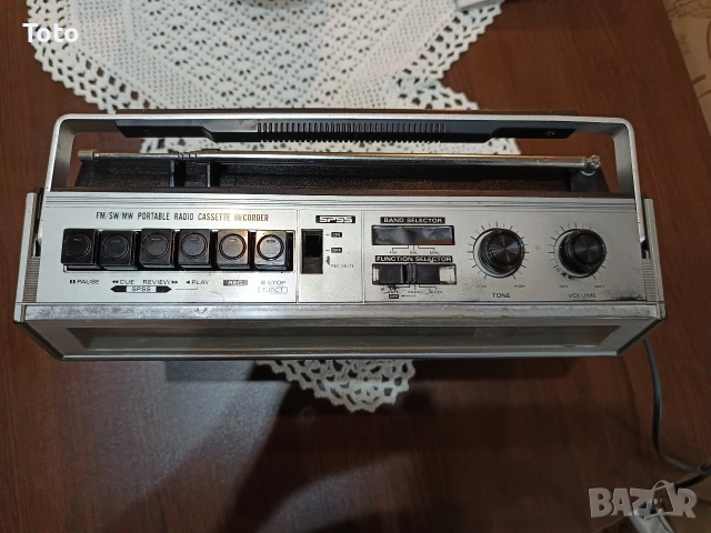 Hitachi TRK 5661, снимка 3 - Радиокасетофони, транзистори - 53505151