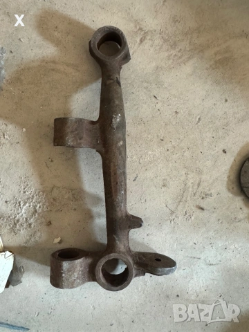 СТОЙКА ПРЕДНА ВИСЯЩА ЛЯВА ЗА АМОРТИСЬОР НА ГАЗ 24 ВОЛГА 24 НОВА ОРИГИНАЛНА