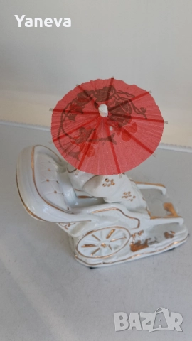Корейска , vintage, порцеланова фигурка на дама с чадър в рикша. , снимка 6 - Статуетки - 52927555