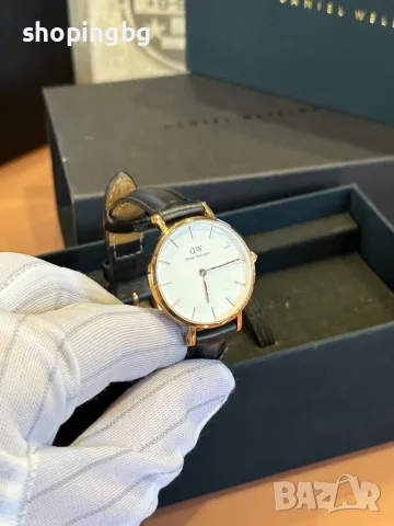 Дамски часовник Daniel Wellington с кожена каишка, снимка 1 - Дамски - 47257987