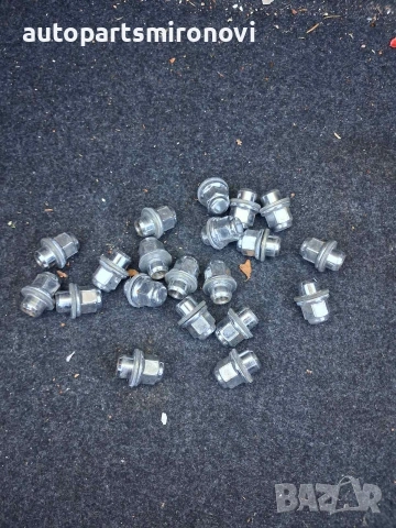 На части Аурис фейслифт 1.3 vvti, снимка 5 - Автомобили и джипове - 53830886