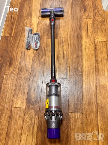 Dyson прахосмукачка V10 с нова батерия, снимка 3 - Прахосмукачки - 52873156