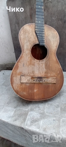 Стара акустична китара за колекционери , снимка 2 - Антикварни и старинни предмети - 52837921