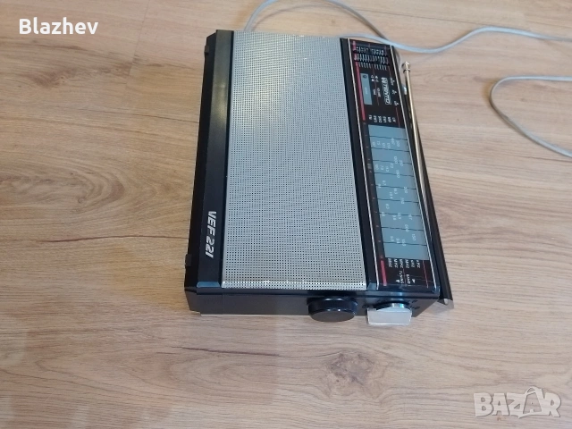 Веф VEF 221, снимка 4 - Радиокасетофони, транзистори - 53692615