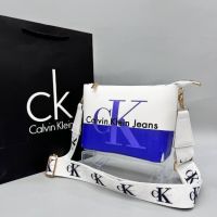 Дамска чанта Calvin Klein , снимка 1 - Чанти - 45404345