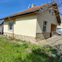 продавам къща с двор в с.Веселие, снимка 1 - Къщи - 45559813