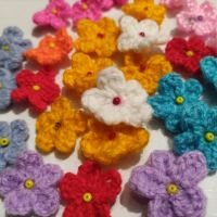 30 Цветя за декорация с мъниста ръчно плетени, снимка 3 - Декорация за дома - 45567380