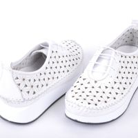 СЕЗОН'24! Бели дамски обувки с перфорация - Три цвята, снимка 4 - Дамски ежедневни обувки - 45093957
