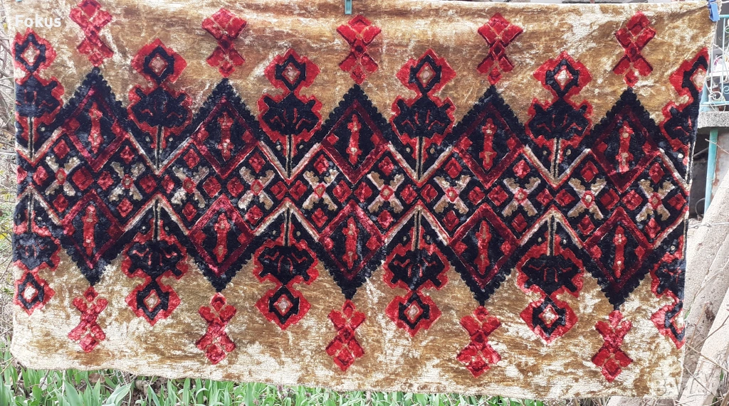 Стар плюшен ковьор покривка за стена, снимка 1