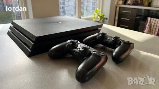 Sony PlayStation 4 Pro с 2 контролера, снимка 1