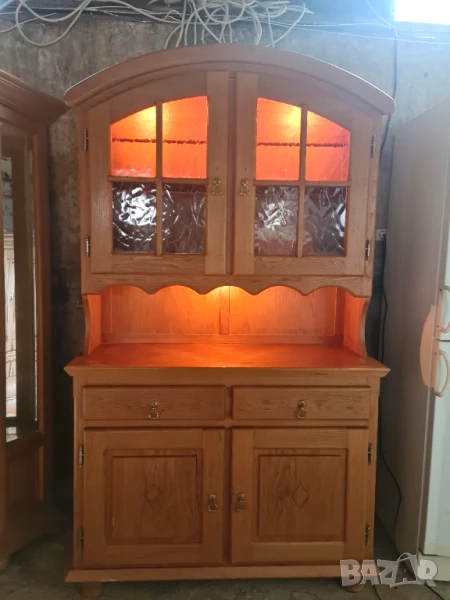 шкаф с витрина секция внос от Европа, снимка 1