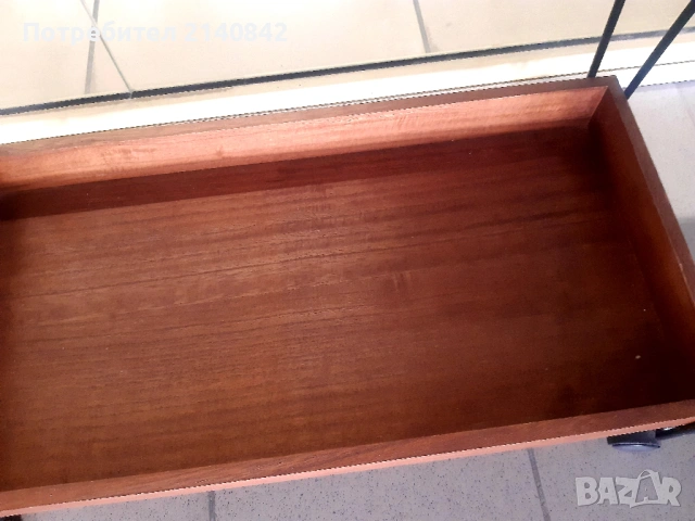 Помощна масичка Inart от орехово дърво на колелца, перфектно състояние, снимка 3 - Маси - 53536541