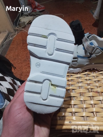 детски нови сандалки с номер 24 , снимка 2 - Детски сандали и чехли - 53937058