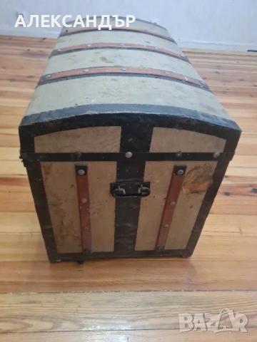 Продавам старинен сандък в добро за годините си състояние.Цена по договаряне., снимка 4 - Нумизматика и бонистика - 51776786