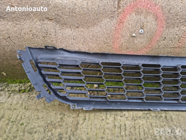 Решетка предна броня фолксваген поло volkswagen polo 6R0853677A 2009 - 2014, снимка 3 - Части - 52492852